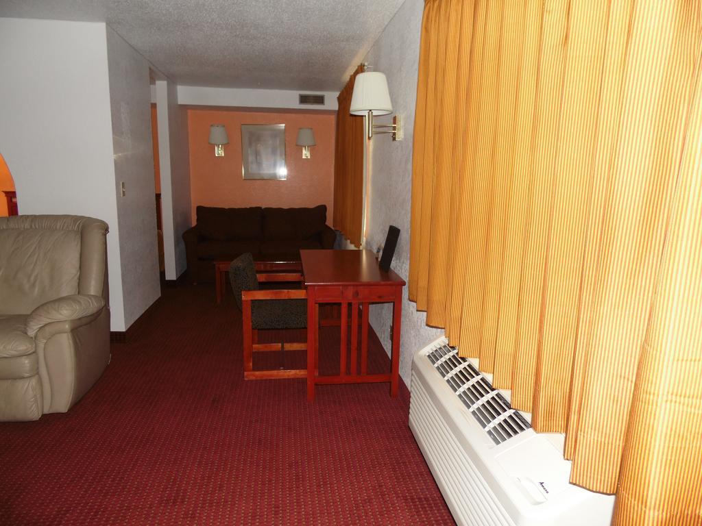 American Inn & Suites Boone Pokoj fotografie