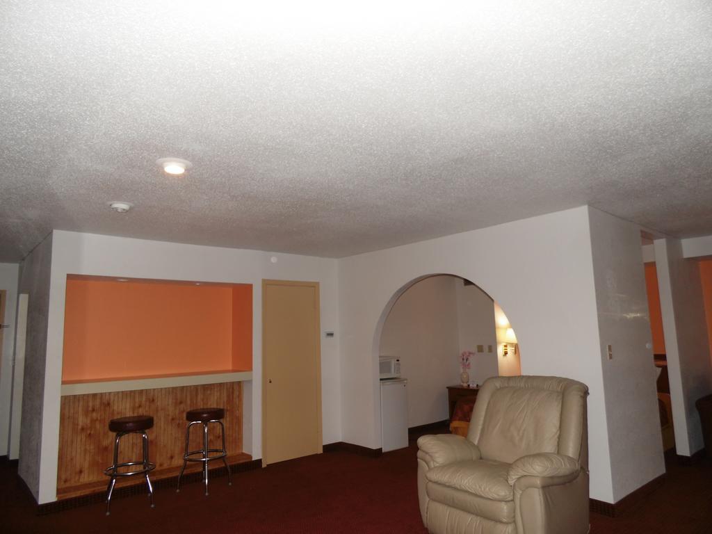 American Inn & Suites Boone Pokoj fotografie