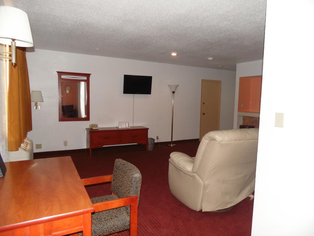 American Inn & Suites Boone Pokoj fotografie
