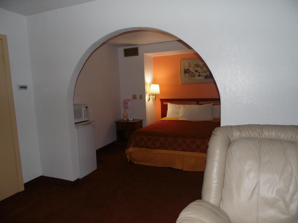 American Inn & Suites Boone Pokoj fotografie