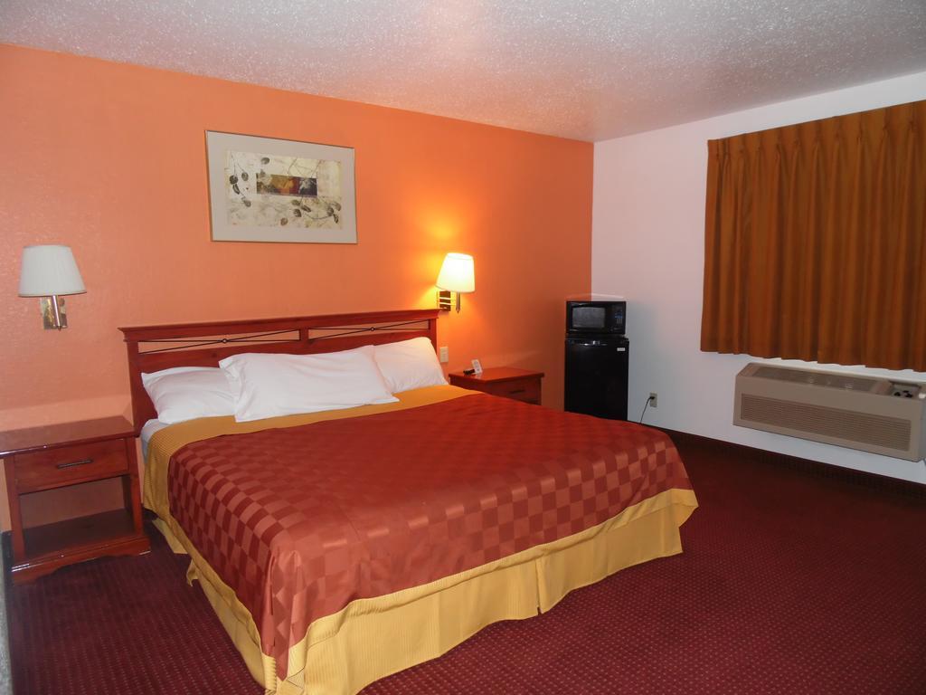 American Inn & Suites Boone Pokoj fotografie